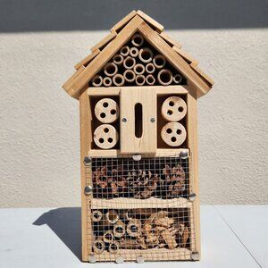 Insect Motel Hotel Garden Decor Mason Bee Home Ladybugs Cedar Wood Wooden Butter
